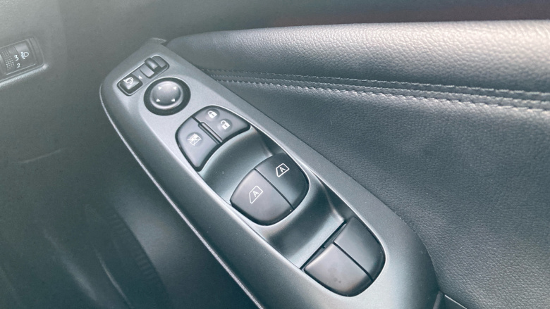 Nissan Juke 1.0 DiG-T N-Connecta 5dr Petrol Hatchback